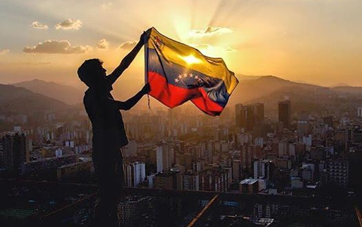 Bandera Venezuela al Atardecer